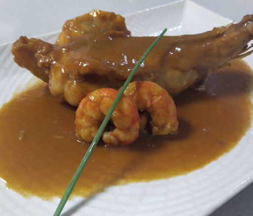 emplatado de rape con gambas y salsa americana