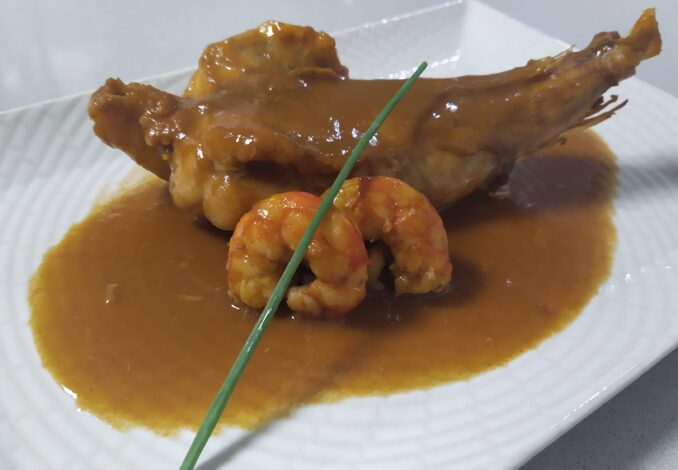 emplatado de rape con gambas y salsa americana