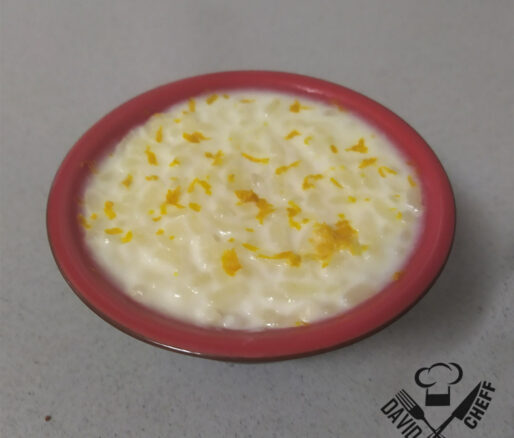 emplatado de arroz con leche a la vainilla y naranja