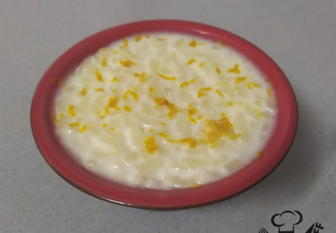 emplatado de arroz con leche a la vainilla y naranja