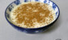 cuenco de arroz con leche de coco