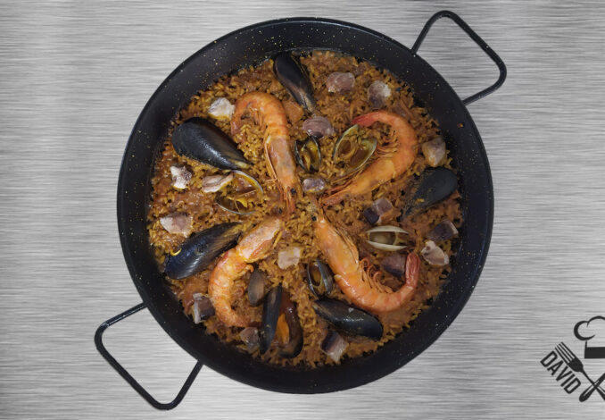 paella tradicional de marisco