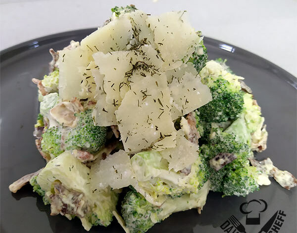 ensaladilla de brócoli con parmesano